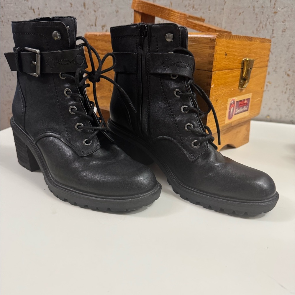 Zodiac Women’s Gemma Side Zip, Lace Up Leather Black Combat Boots